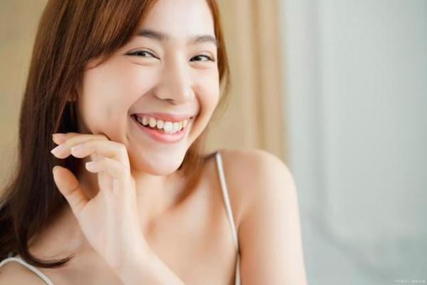 牙齿整齐的女人,命运的微妙转折与独特魅力 牙齿整齐的女人,命运的微妙转折与独特魅力