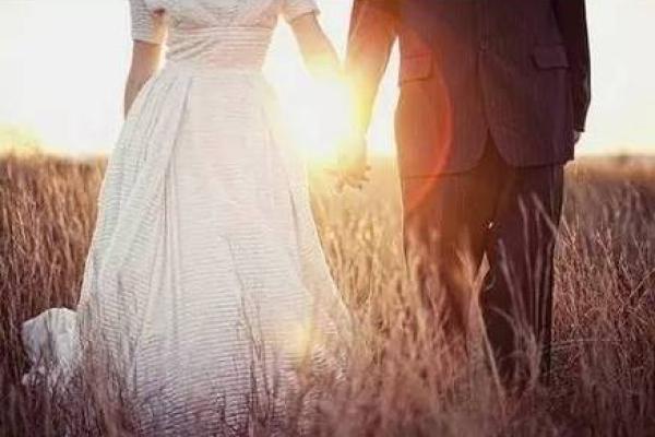 属老鼠的命格解析：揭示聪明与灵活的生命轨迹