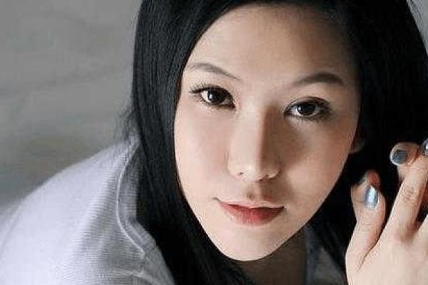 女命富贵金运之命：探索财运与命运的奥秘