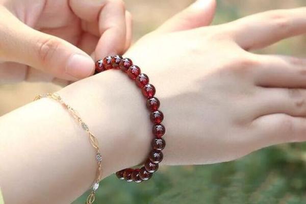 大海水命火旺,如何佩戴提升运势? 大海水命火旺,如何佩戴提升运势?