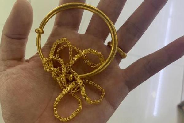 金光闪闪的命理秘密:哪些人更适合佩戴黄金? 金光闪闪的命理秘密:哪些人更适合佩戴黄金?