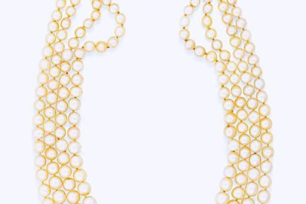 适合木命人士的首饰材质解析，如何选择更有利运势的珠宝