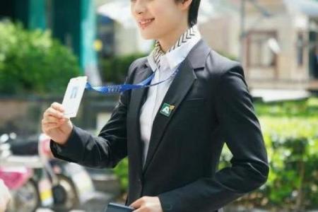 短发女性的命运解析：短发背后的秘密与力量