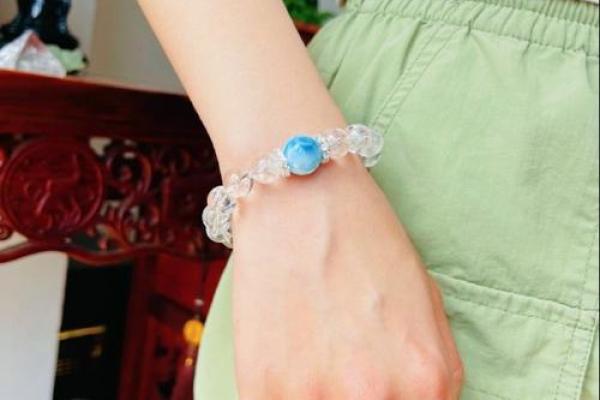 水命人的珠宝选择:增运护身,魅力无穷的首饰搭配 水命人的珠宝选择:增运护身,魅力无穷的首饰搭配