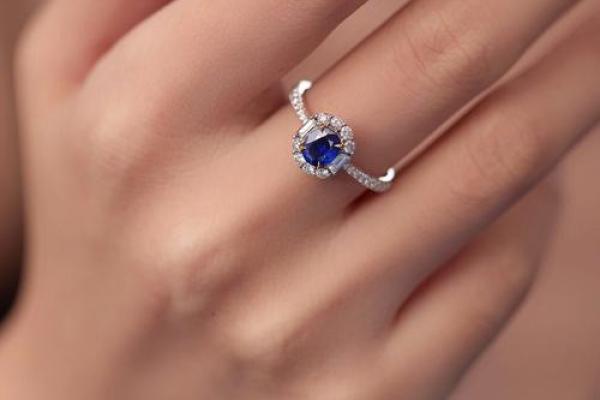 1976年火命:选择与佩戴的宝石与饰品分析 1976年火命:选择与佩戴的宝石与饰品分析