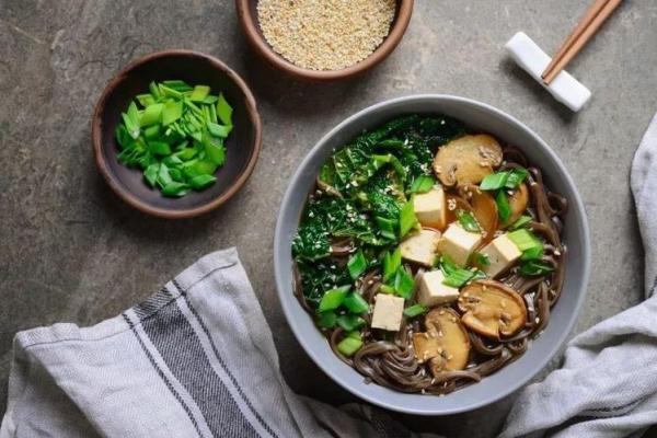 熬夜族必看:这些食物帮你续命,精神满满! 熬夜族必看:这些食物帮你续命,精神满满!