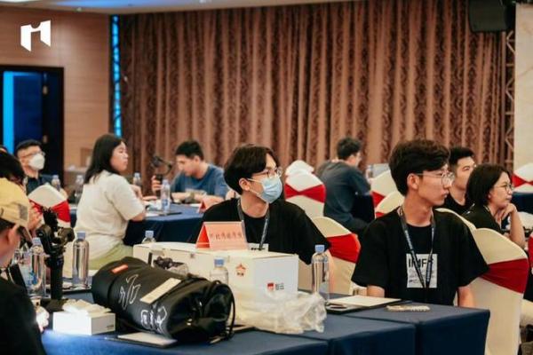 1999年:历史的交汇点与无限可能的未来 1999年:历史的交汇点与无限可能的未来