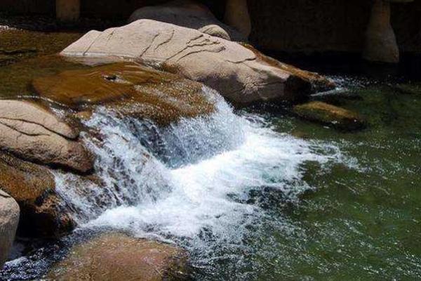 涧下水命是什么?探索命理中的水之智慧与其适宜元素 涧下水命是什么?探索命理中的水之智慧与其适宜元素