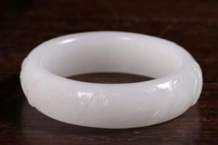 金命人适合佩戴的手镯：增运提升运势的法宝