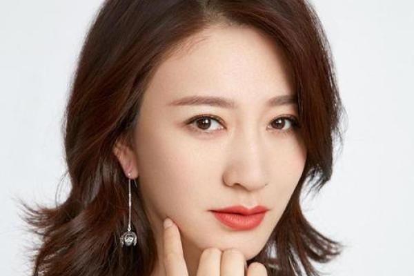 男生狐狸眼的命运解析:魅力与挑战并存的性格特质 男生狐狸眼的命运解析:魅力与挑战并存的性格特质