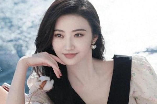 富贵命女性的特征与魅力:她们为何总能吸引你 富贵命女性的特征与魅力:她们为何总能吸引你