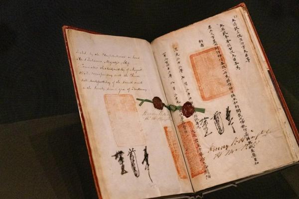 揭秘1976:色彩交织中的历史回响与人生哲理 揭秘1976:色彩交织中的历史回响与人生哲理