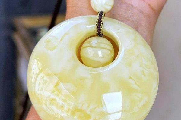 白蜡金命佩戴推荐:配饰选择与运势提升的完美结合 白蜡金命佩戴推荐:配饰选择与运势提升的完美结合