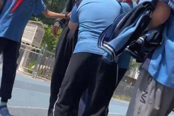 男性腰上长毛的命运,揭示隐藏在身体背后的秘密 男性腰上长毛的命运,揭示隐藏在身体背后的秘密