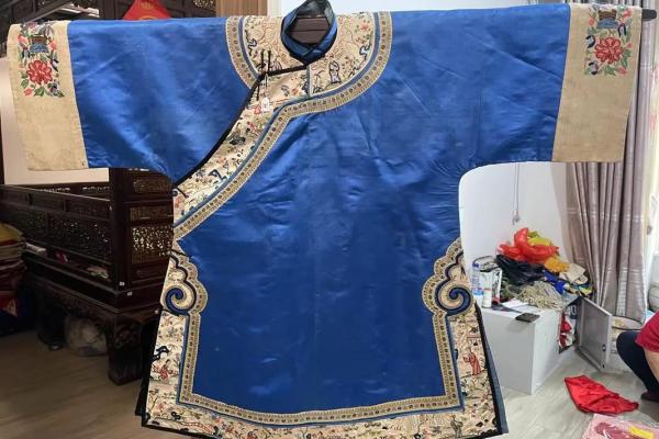 清朝命妇进宫穿着的华丽与文化深意 清朝命妇进宫穿着的华丽与文化深意