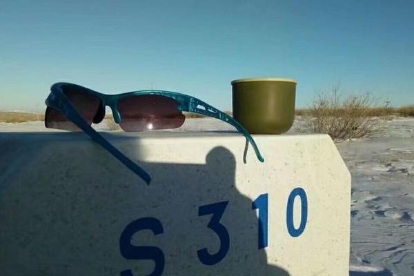 在路上的命运:探究“在路上出生”背后的深意 在路上的命运:探究“在路上出生”背后的深意