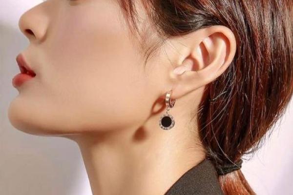 耳环金命:让你的头像更具魅力和个性化的选择 耳环金命:让你的头像更具魅力和个性化的选择