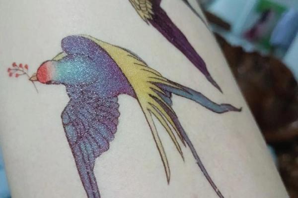 路旁土命纹身:打造个性与命理的完美结合 路旁土命纹身:打造个性与命理的完美结合