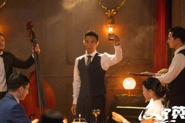 警察拼命奋战:港片中的英雄与牺牲 警察拼命奋战:港片中的英雄与牺牲