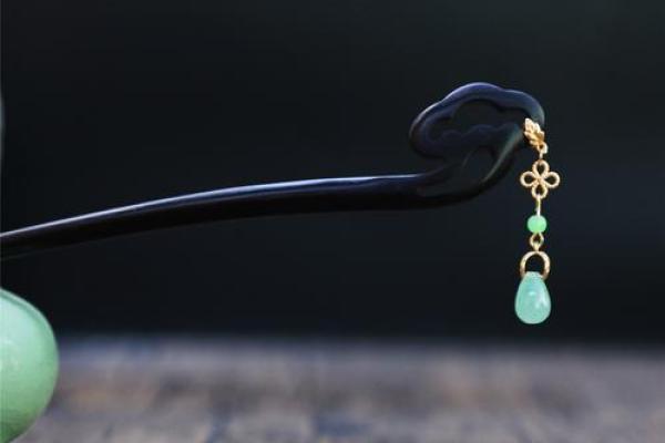 大林木命的佩戴艺术：选择合适的簪子提升运势与美感