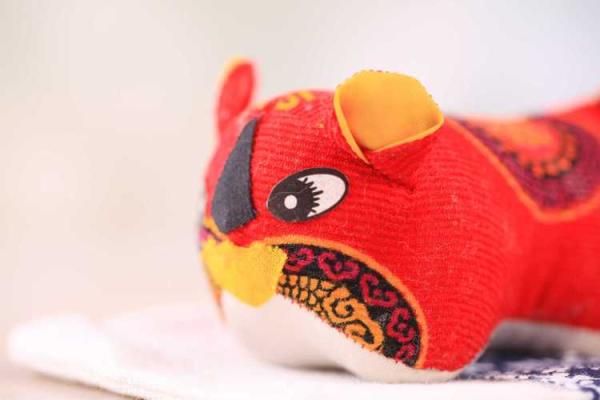 2017年鸡年出生的孩子命运解析：探索其个性与未来发展潜力