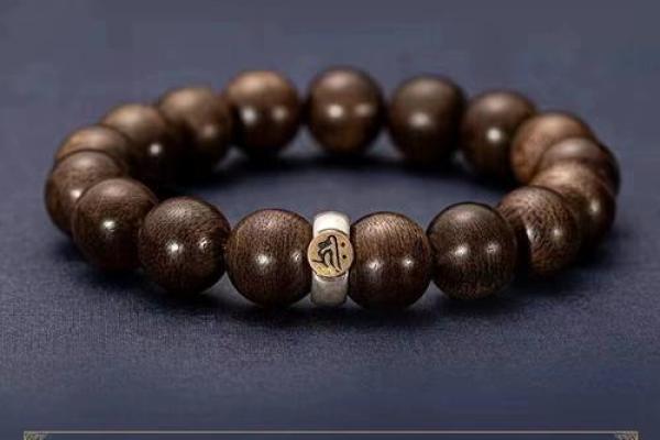 木命之人：如何选择适合的文玩饰品提升运势与气质