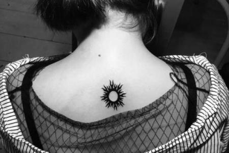 了解太阳火命，探索适合的独特纹身设计