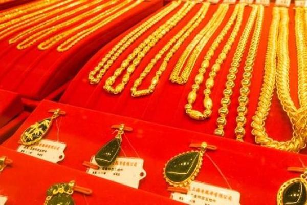 金命过旺的人适合佩戴哪些颜色? 金命过旺的人适合佩戴哪些颜色?