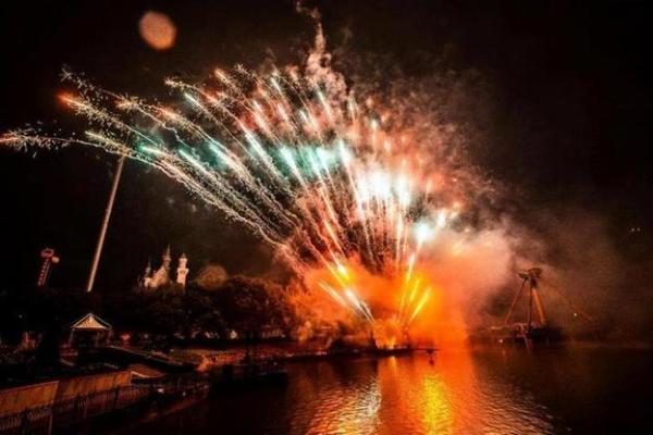 1967年腊月十七,岁末烟花绚烂的记忆与情感交织 1967年腊月十七,岁末烟花绚烂的记忆与情感交织