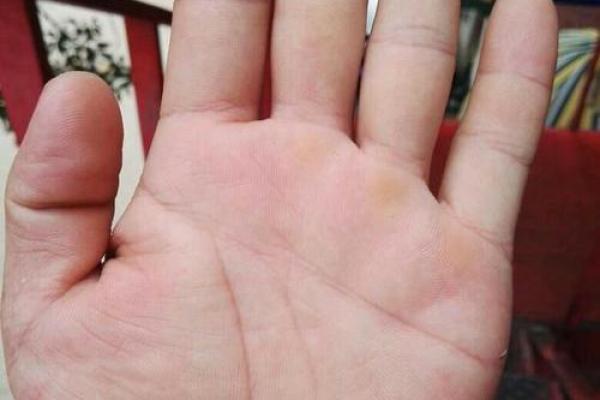 断掌纹女孩的命运解析：揭开好运的神秘面纱！