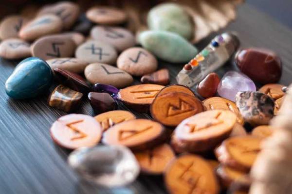 东命西命：探秘命理学中的生克关系与个体命运