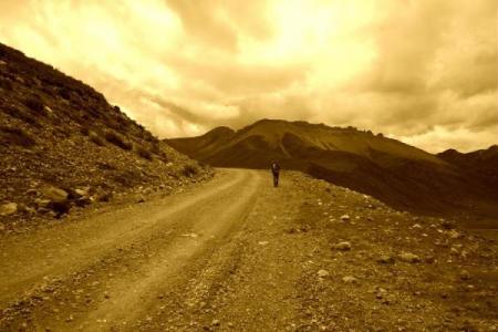 白眉毛的人命运揭秘：神秘与幸运交织的生命旅程