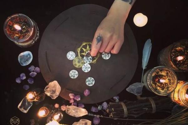 揭示婚后命运：女性如何通过占卜了解自己的幸福之路