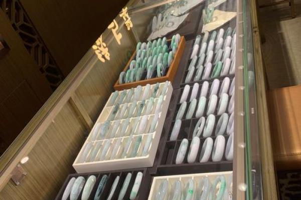 金命人士最适合佩戴的翡翠推荐与解析