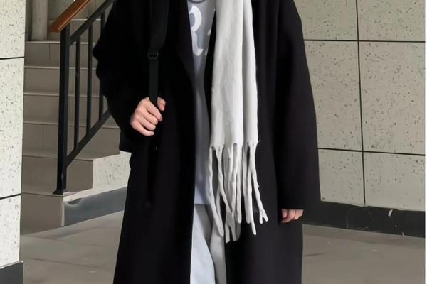 揭秘喜欢穿黑色的性格与命运：黑色之下的秘密