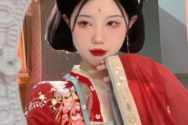 揭秘朱砂皇后命格:气质非凡的风华与宿命 揭秘朱砂皇后命格:气质非凡的风华与宿命