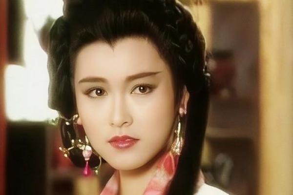 揭秘朱砂皇后命格:气质非凡的风华与宿命 揭秘朱砂皇后命格:气质非凡的风华与宿命