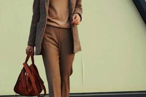 如何选择适合命火旺的人的穿衣风格与颜色搭配