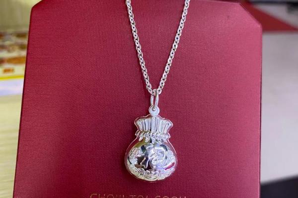 什么命可以戴银项链?了解银饰对命理的影响 什么命可以戴银项链?了解银饰对命理的影响