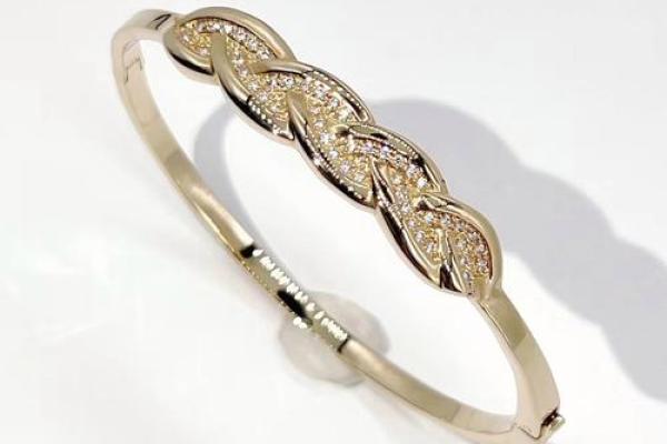 巧妙饰品,助力妻子之美,命里所带的幸福光芒! 巧妙饰品,助力妻子之美,命里所带的幸福光芒!