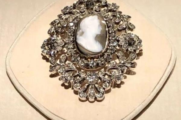 沙土命与珠宝的完美结合，最佳首饰推荐指南