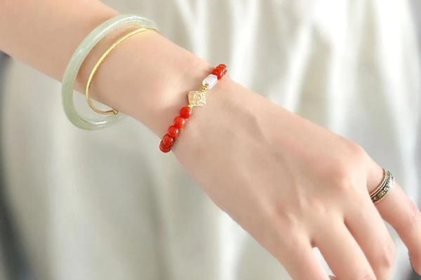 55年蛇的命理解析：揭示木命与水命的秘密