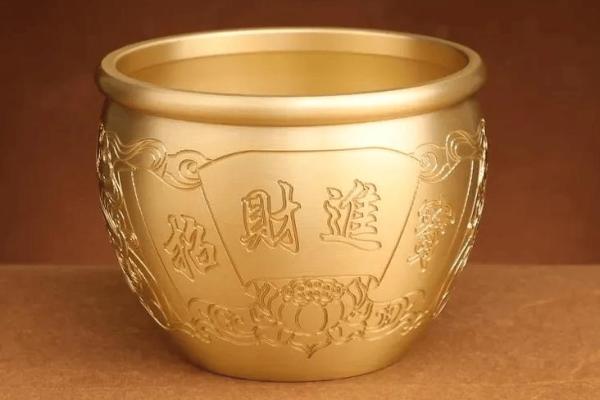 水命金命聚宝盆的最佳材质选择，让财富运势飞升！