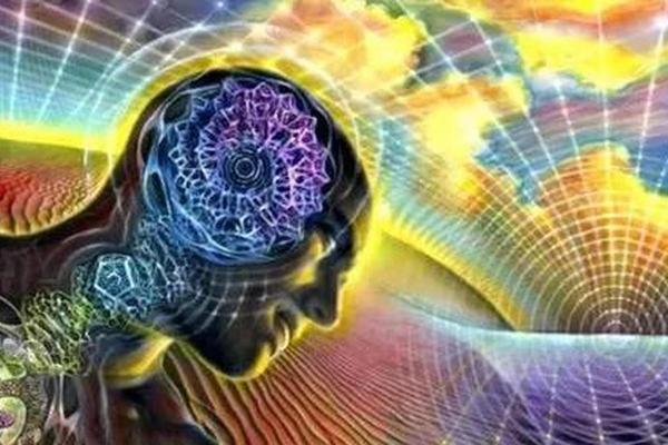 男人侧身睡的秘密：揭示你的命理与性格特征！