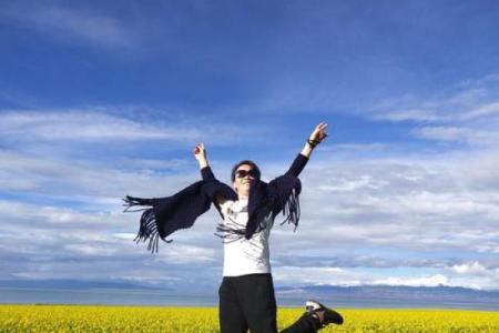 属狗大海水命解析：勇敢探索人生的波澜与风浪