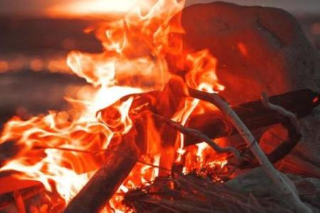 山头火命：热情似火的性格解析与人际关系探秘