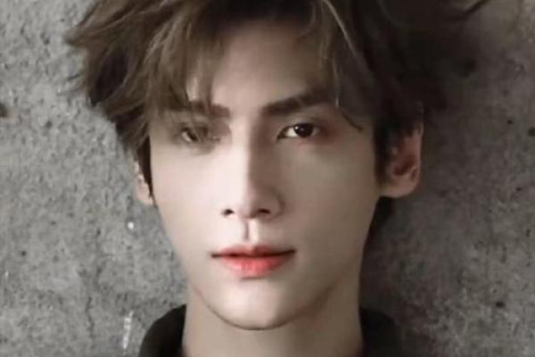 男人眼窝深陷的命格揭秘：你是否被深邃的眼神吸引？