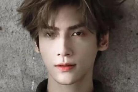 男人眼窝深陷的命格揭秘：你是否被深邃的眼神吸引？