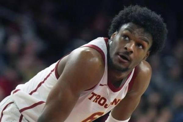 27岁属鸡的命运：如何引领人生的精彩篇章