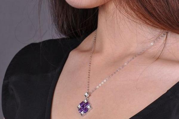 紫水晶:命理之中的神秘护符与适宜命格解析 紫水晶:命理之中的神秘护符与适宜命格解析